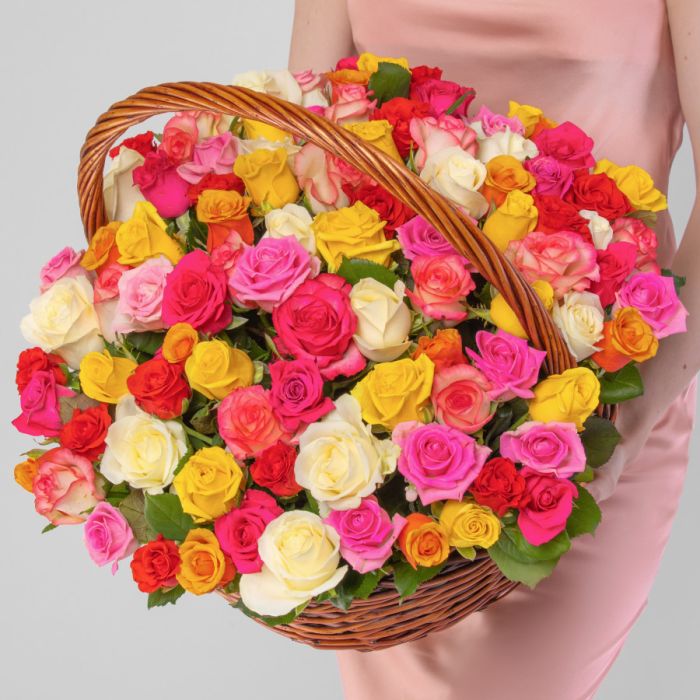 95 Roses Mix in a basket