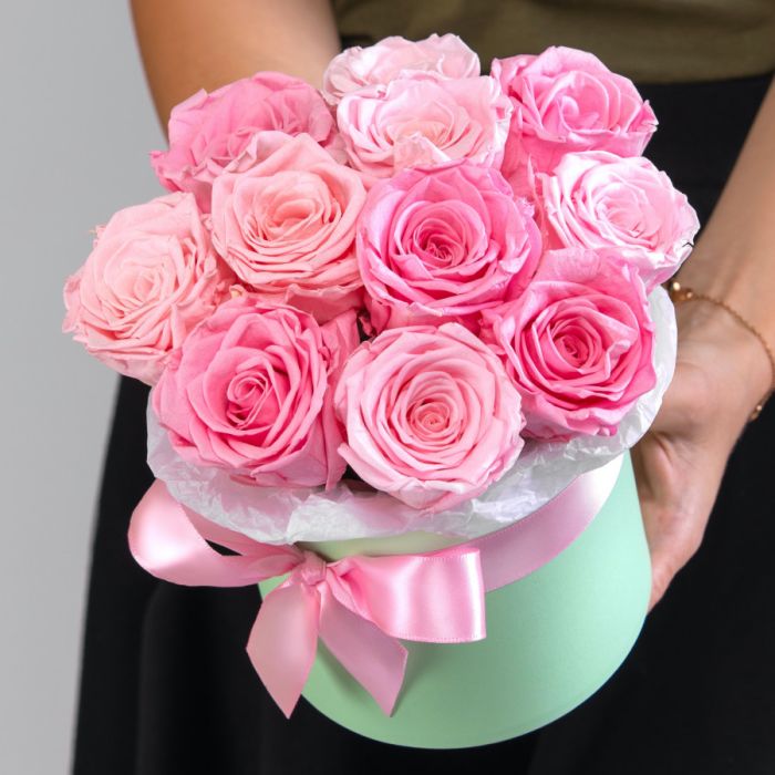 15 Pink Roses in a box stabilized