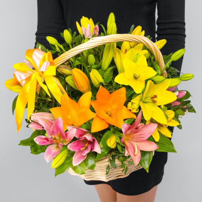 15 Lilies Mix in a basket