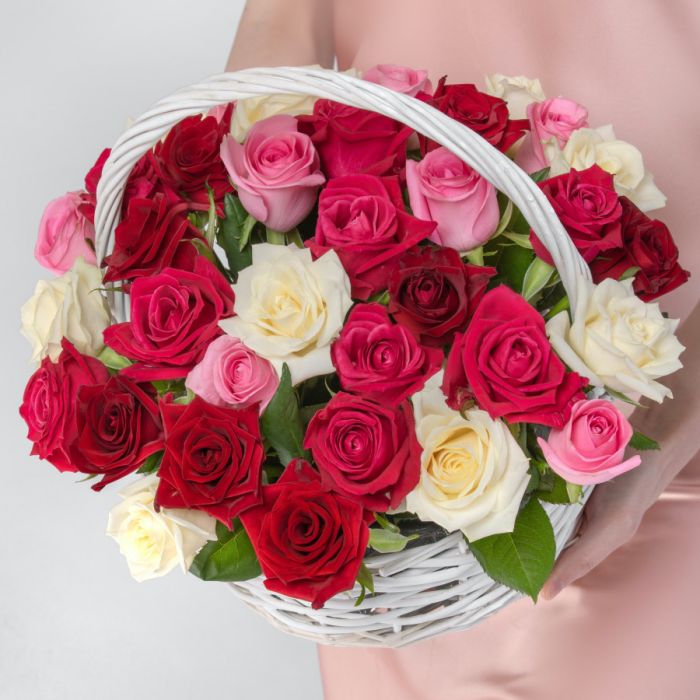 25 Roses Mix in a basket