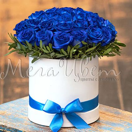 35 Blue Roses in a box stabilized