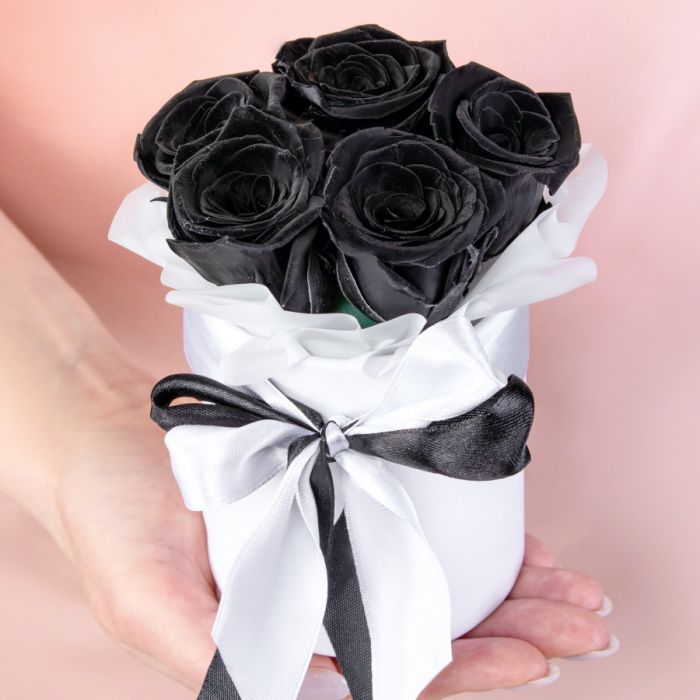 5 Black Roses stabilized in a box