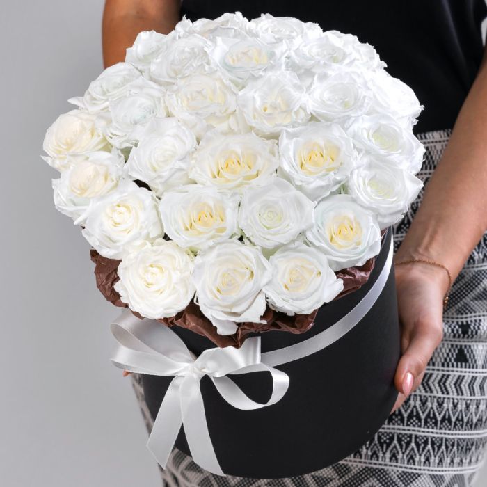 Bouquet ТWhite RoseУ in a box stabilized