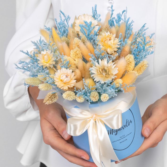 Bouquet ТWhite-BlueУ in a box dried flowers