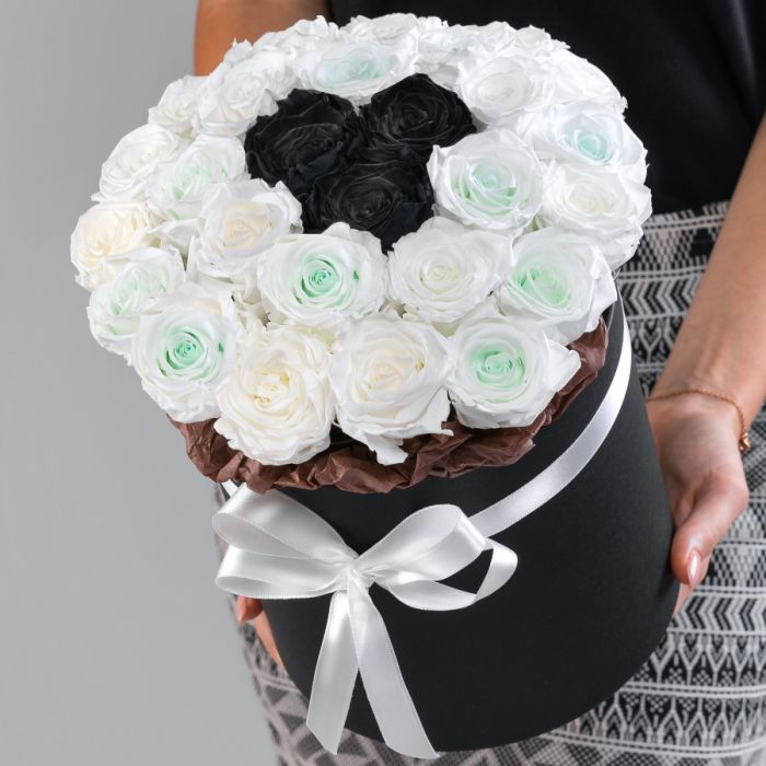 Bouquet ТBlack-White RoseУ in a box stabilized