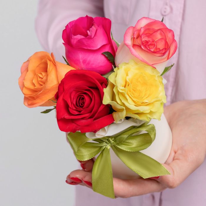 Bouquet of flowers Т5 Roses Mix in a boxУ