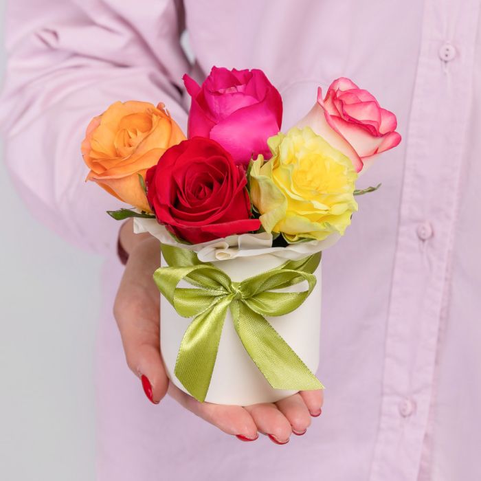 Bouquet of flowers Т5 Roses Mix in a boxУ