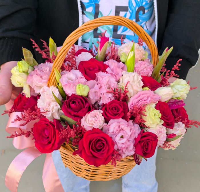 Bouquet of the Day ТRaspberry PunchУ in a basket