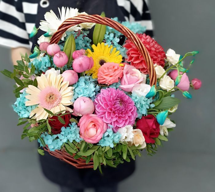 Bouquet of the Day ТIslandУ in a basket