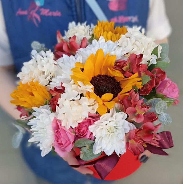 Bouquet of the Day ТSunflowers in the GardenУ in a box