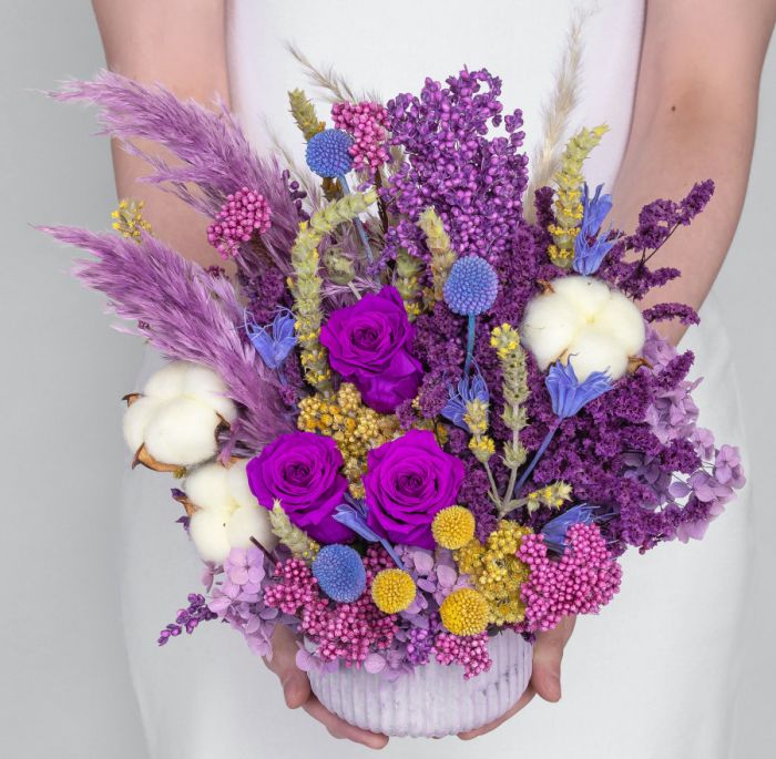 Bouquet ТPurpleУ dried flowers in a cachepot