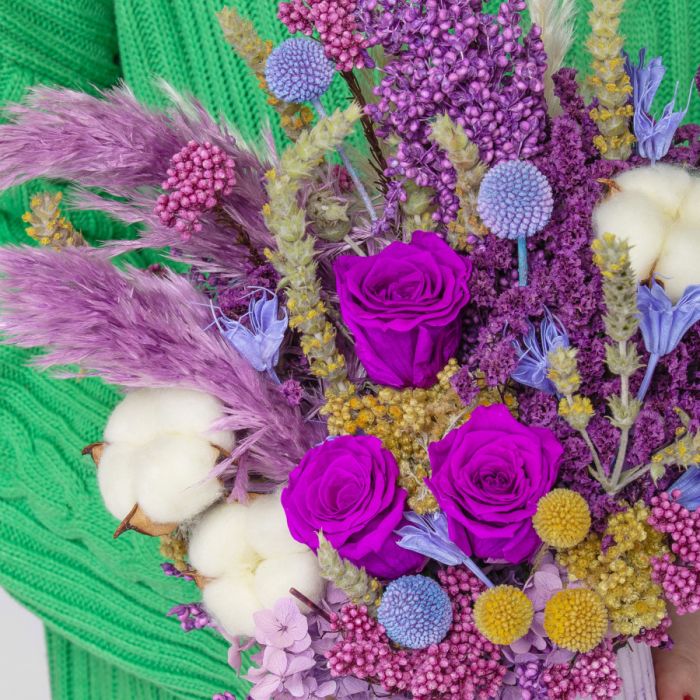 Bouquet ТPurpleУ dried flowers in a cachepot