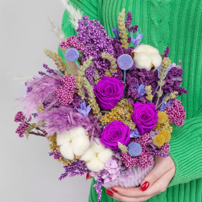 Bouquet ТPurpleУ dried flowers in a cachepot