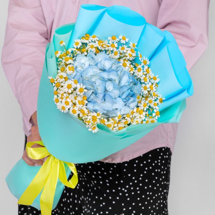 Bouquet ТBlue Hydrangea and Shrub ChamomileУ.