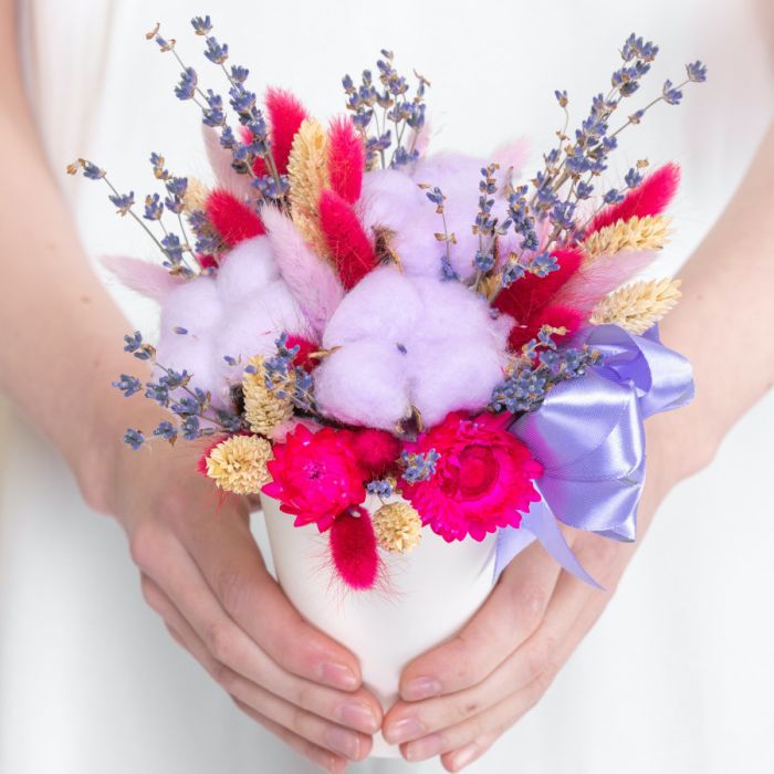 Bouquet ТRaspberry-LilacУ dried flowers in a cup