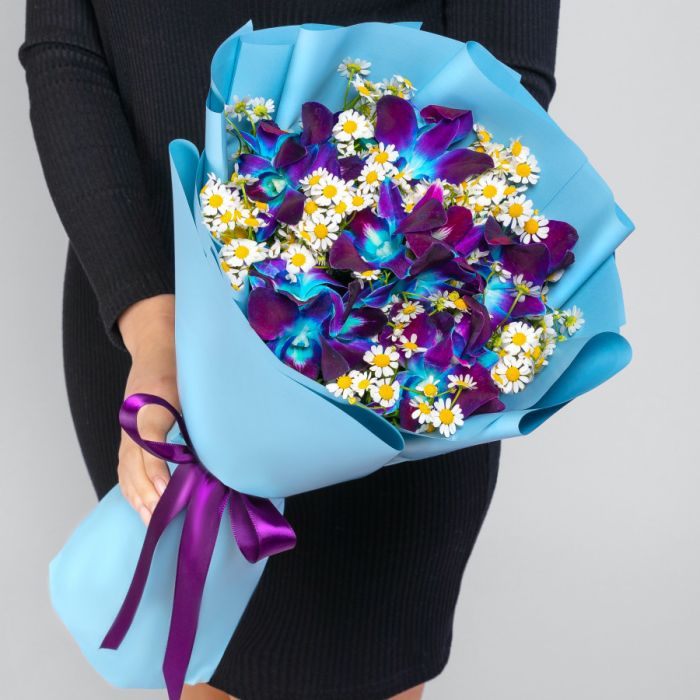 Bouquet ТChamomile and Blue Orchid DendrobiumУ.