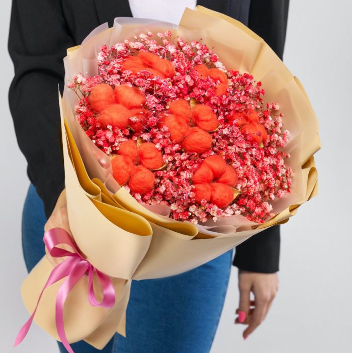 Bouquet ТGypsophila and Red CottonУ dried flowers