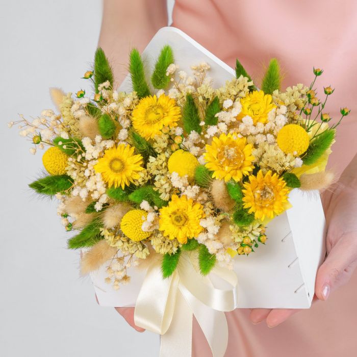 Assembled bouquet ТDried flowers Ь1У in a box