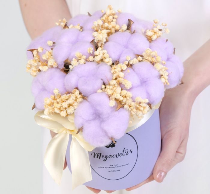 Bouquet ТCotton and GypsophilaУ in a box dried flowers