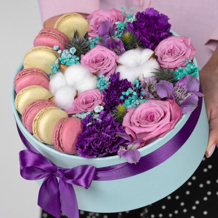 Bouquet ТFloralУ in a box with macaroni